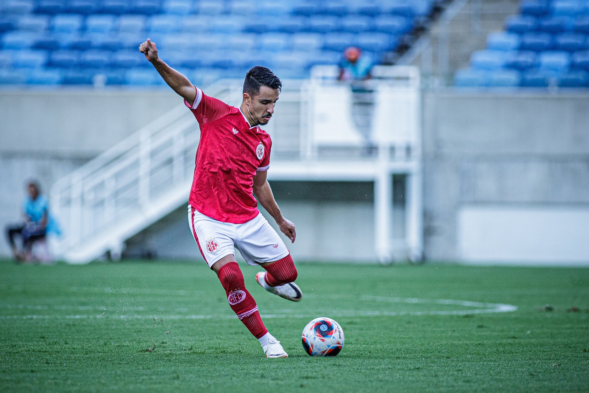 Matheuzinho solicita rescisão indireta do contrato